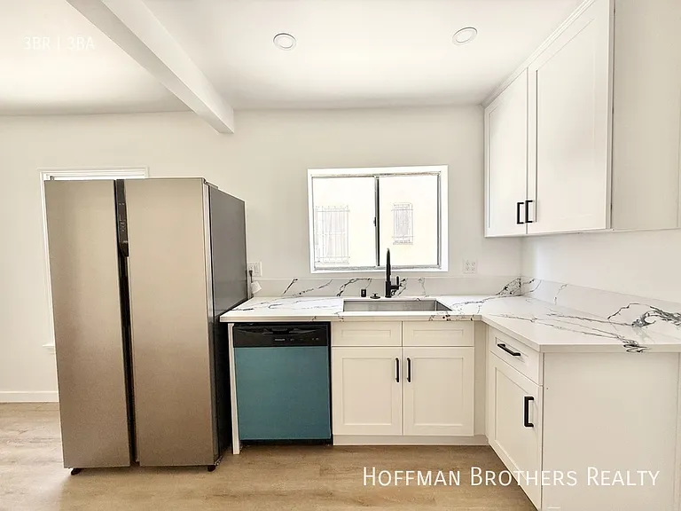 334 N Gardner St — Photo 3