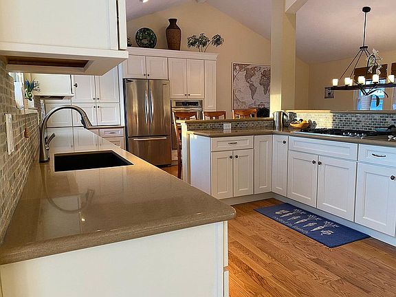 2nd image of 122 Jackson Cir