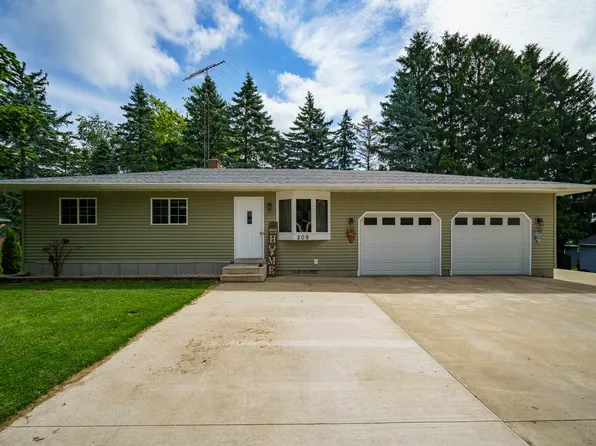 209 Main St, Mount Calvary, WI 53057