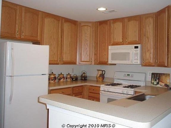 2nd image of 400 Harrison Ct Unit 5