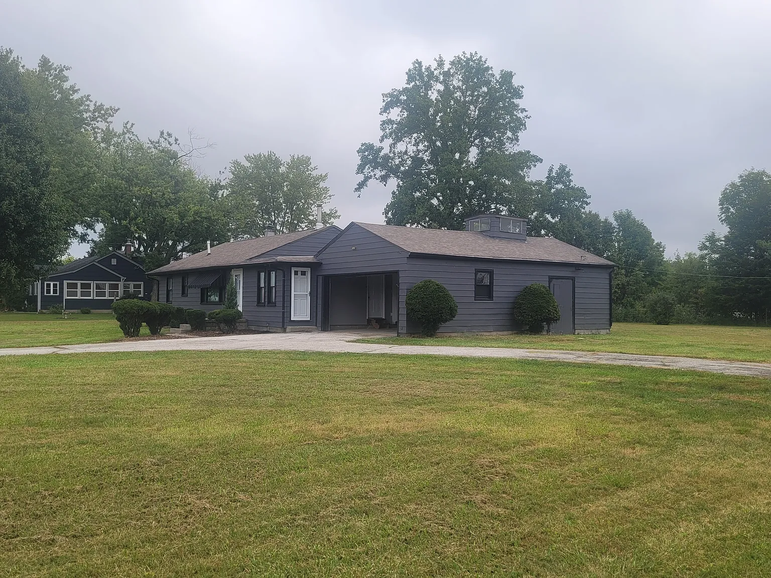 3 bed, 1.5 bath, 1420 sqft, $2,200 — Photo 1
