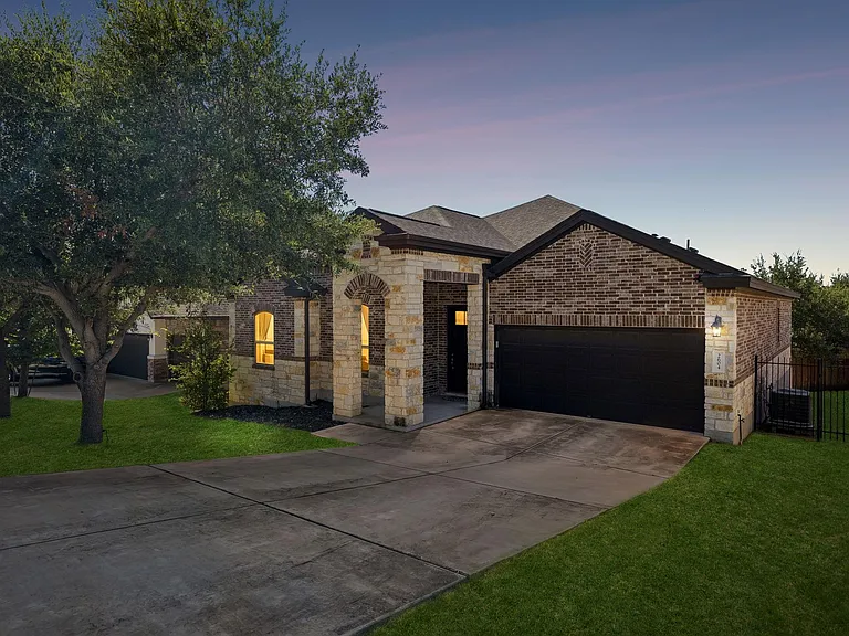 2604 Lou Hollow Pl — Photo 33