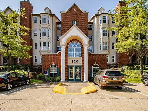 220 Fox Hollow Dr APT 201, Mayfield Heights, OH 44124