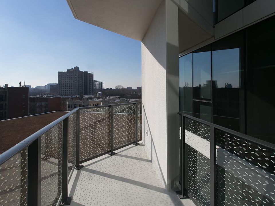 1st image of 5105 S Harper Ave Unit 1402