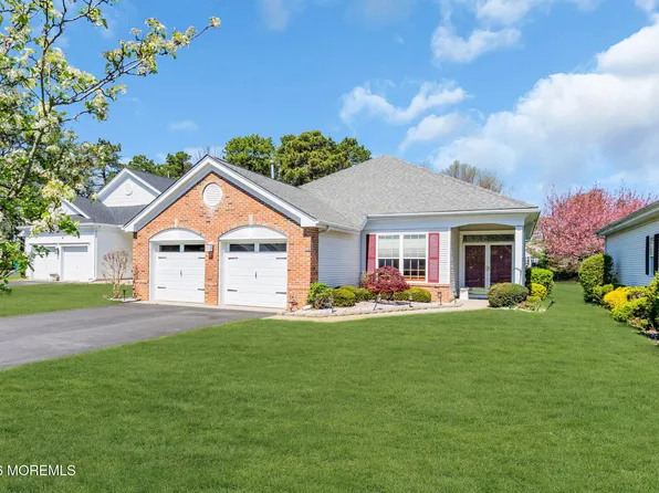 35 Quicksilver Court, Lakewood, NJ 08701