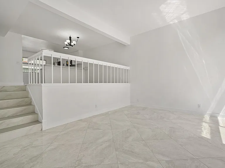 22259 Erwin St — Photo 4