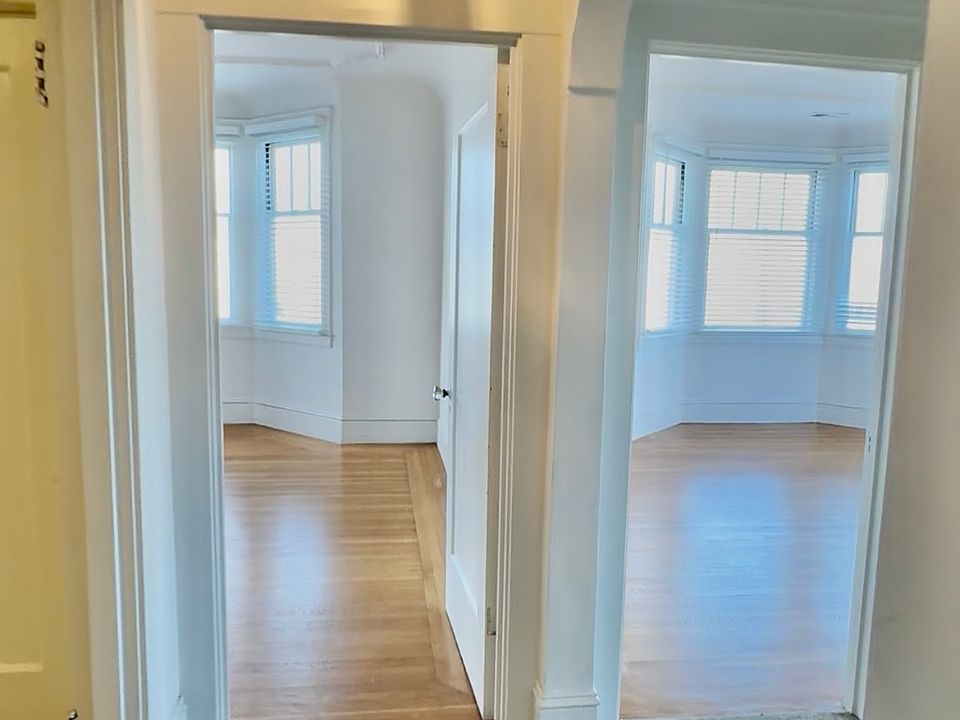 Hallway entrance to dining room and living room