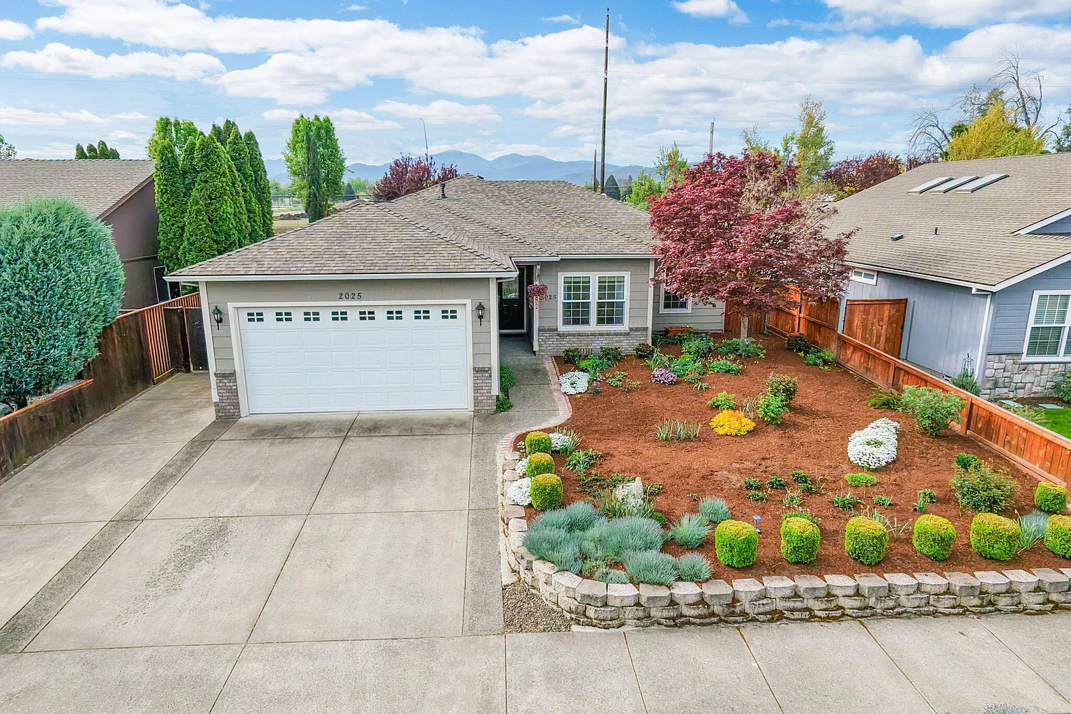 2025 Manchester Dr photo 1