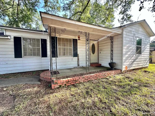 1002 Jones St, Henderson, TX 75654