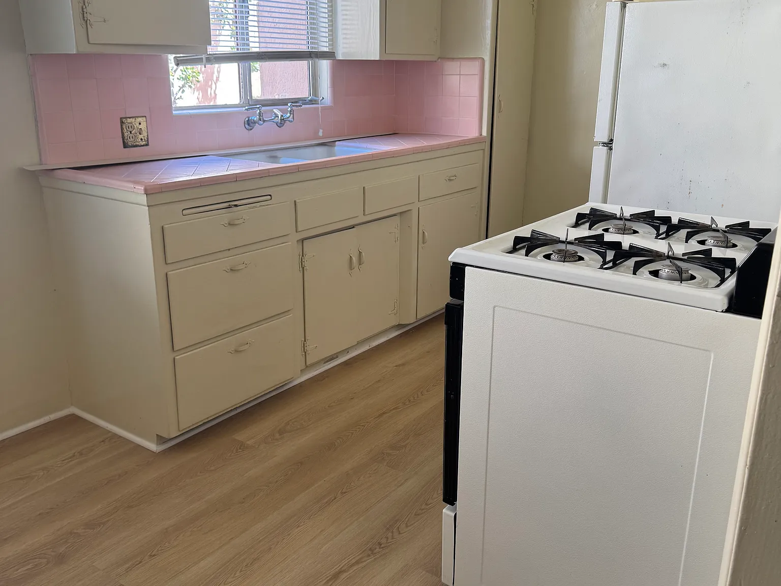 1 bed, 700 sqft, $2,100 — Photo 4
