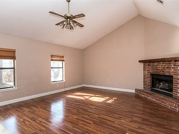 2nd image of 705 N Turtle Creek Dr