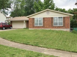 387 Cedar Run Dr, Ballwin, MO 63021