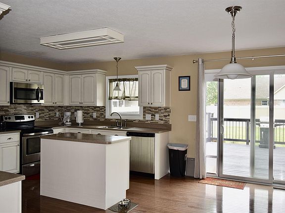 4th image of 908 N Fox Berry Dr