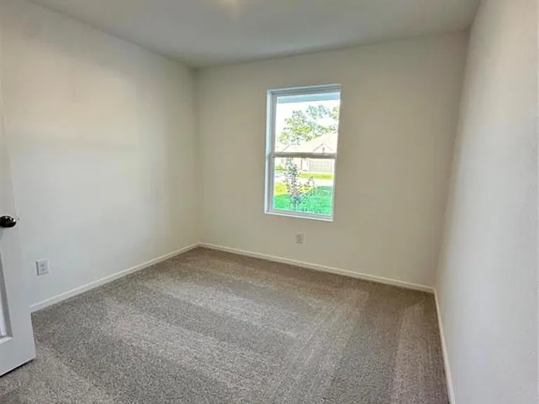 448 Shoreview Dr — Photo 5