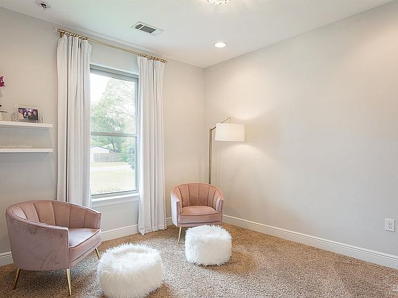 5th image of 1018 Villa Venyce Ct