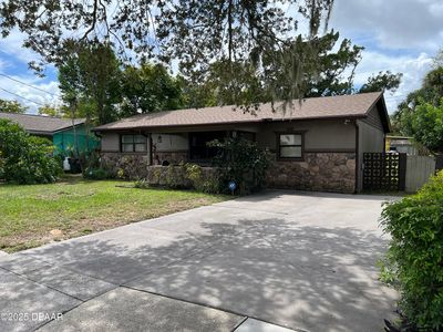952 Essex Rd, Daytona Beach, FL, 32117