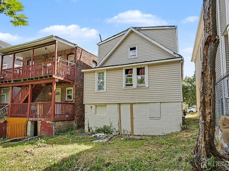 181 Hale St — Photo 29