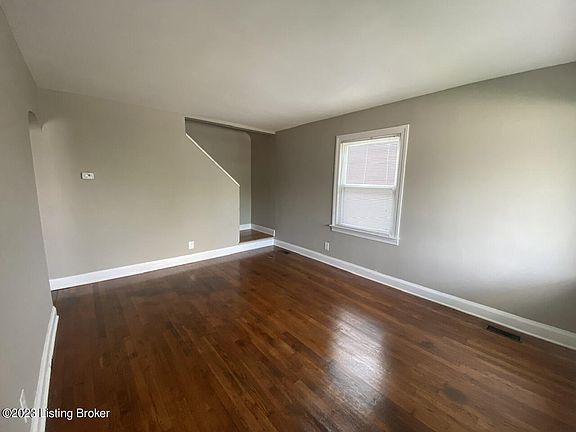 3rd image of 1272 Goss Ave