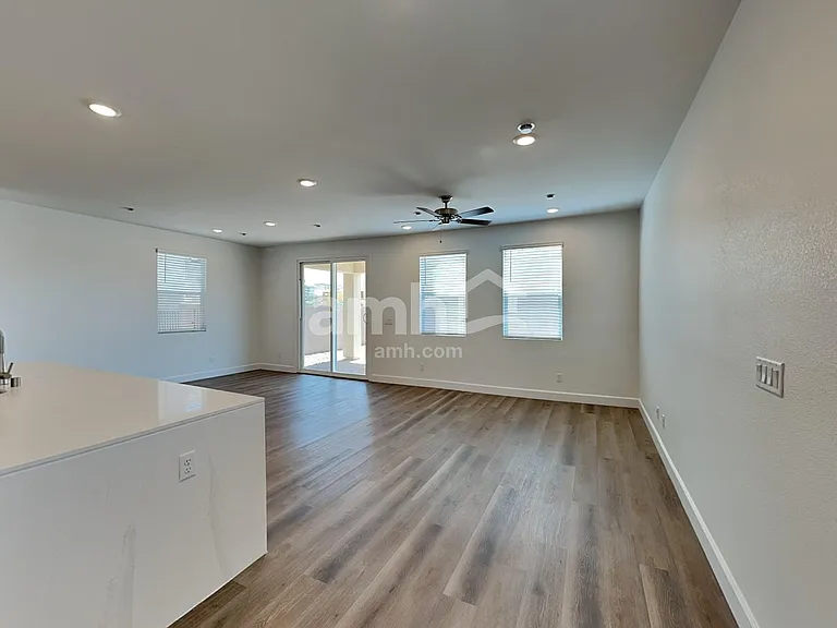 6495 Rush Ave — Photo 6