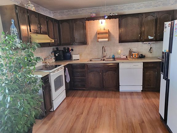 2nd image of 2504 Post Ave
