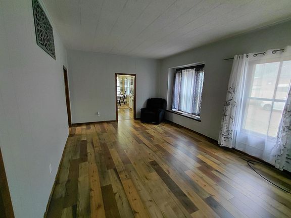 4th image of 903 N Washington Ave