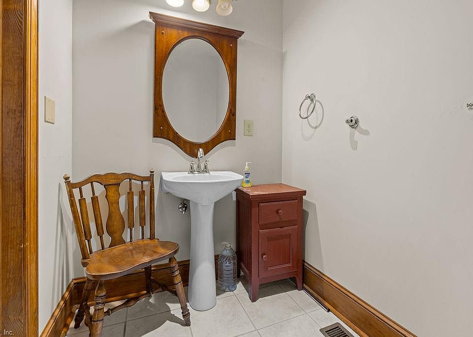 22nd image of 15313 Broad St