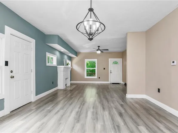 1511 S Evanston Ave, Independence, MO 64052