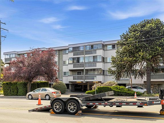 3rd image of 1525 Hillside Ave #306