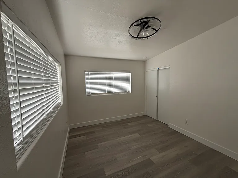 2500 Myrtle Ave — Photo 20