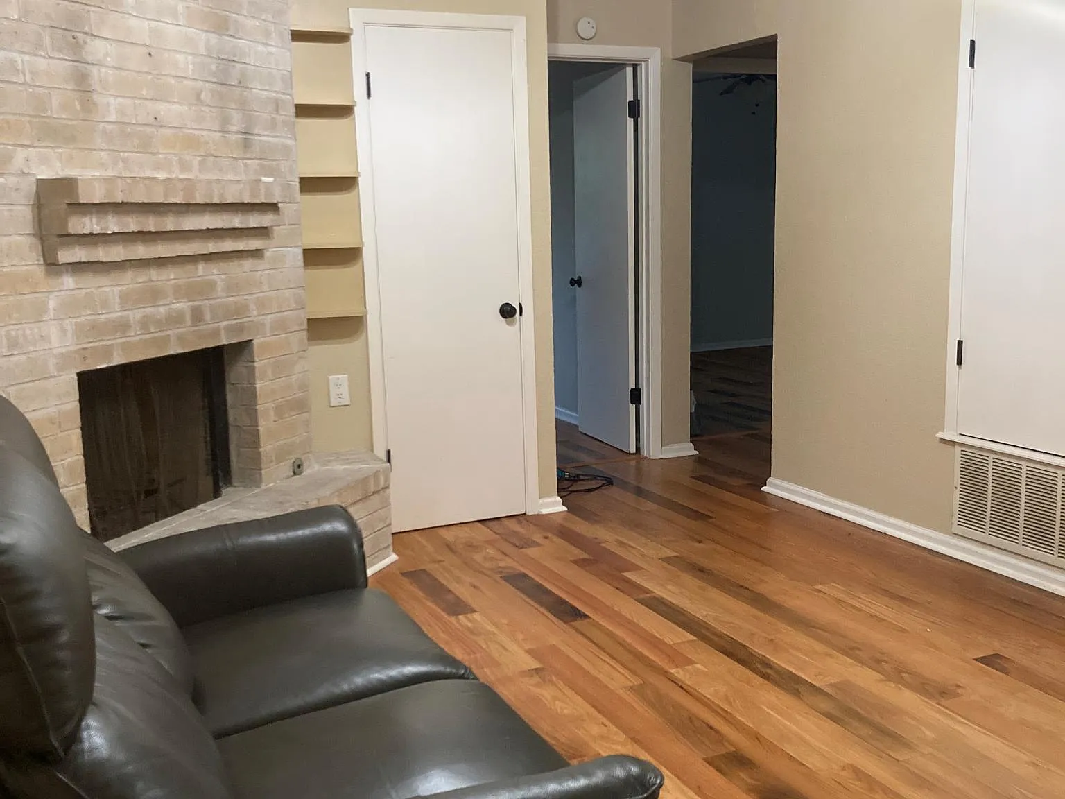 2 bed, 839 sqft, $1,290 — Photo 2
