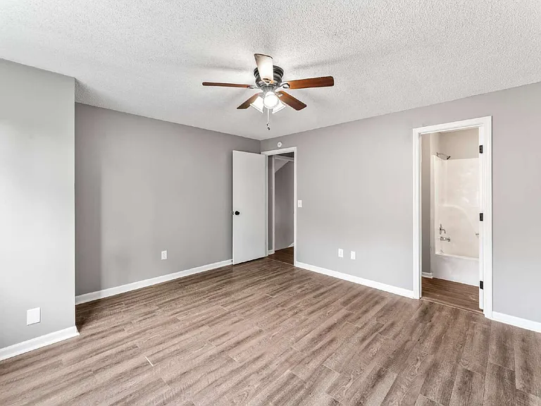 1322 N Harvey Dr — Photo 23