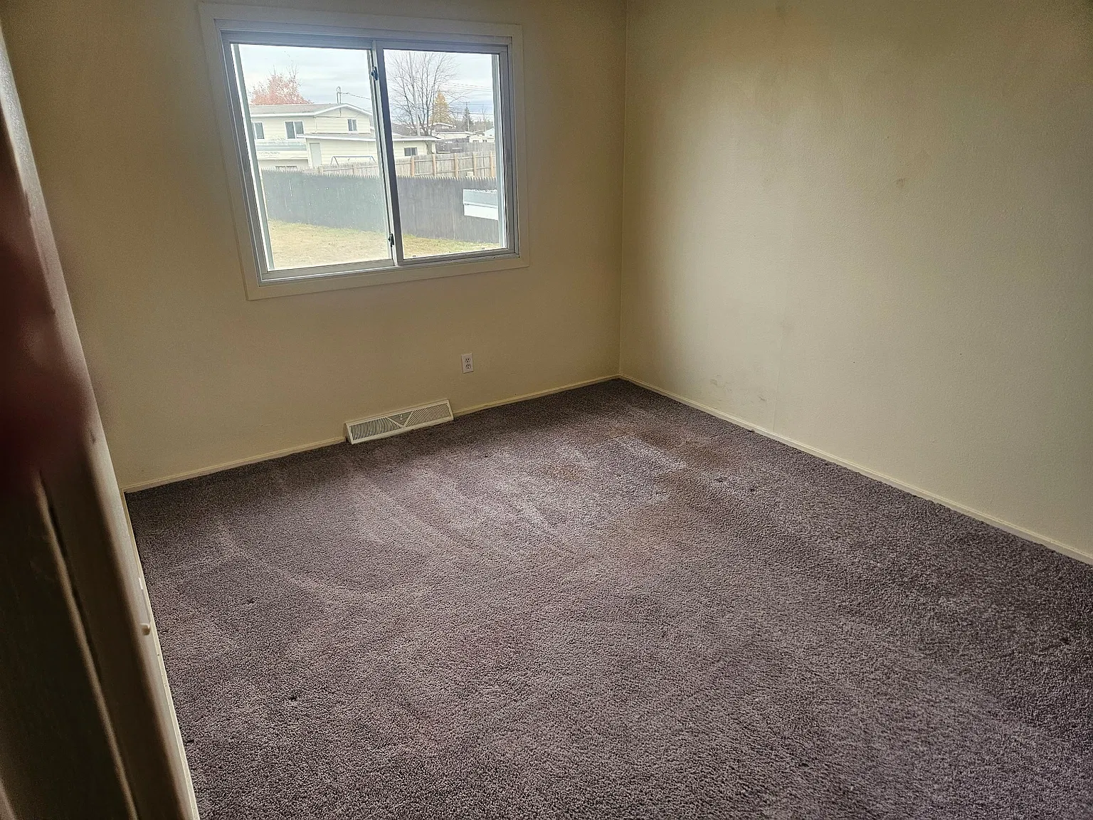 3 bed, 1.5 bath, 1200 sqft, $1,200 — Photo 4