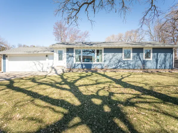 1207 Donna Dr NW, Alexandria, MN 56308