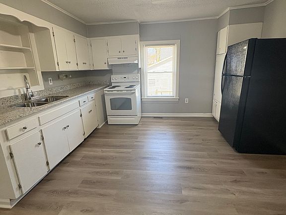 3rd image of 600 Peronneau St