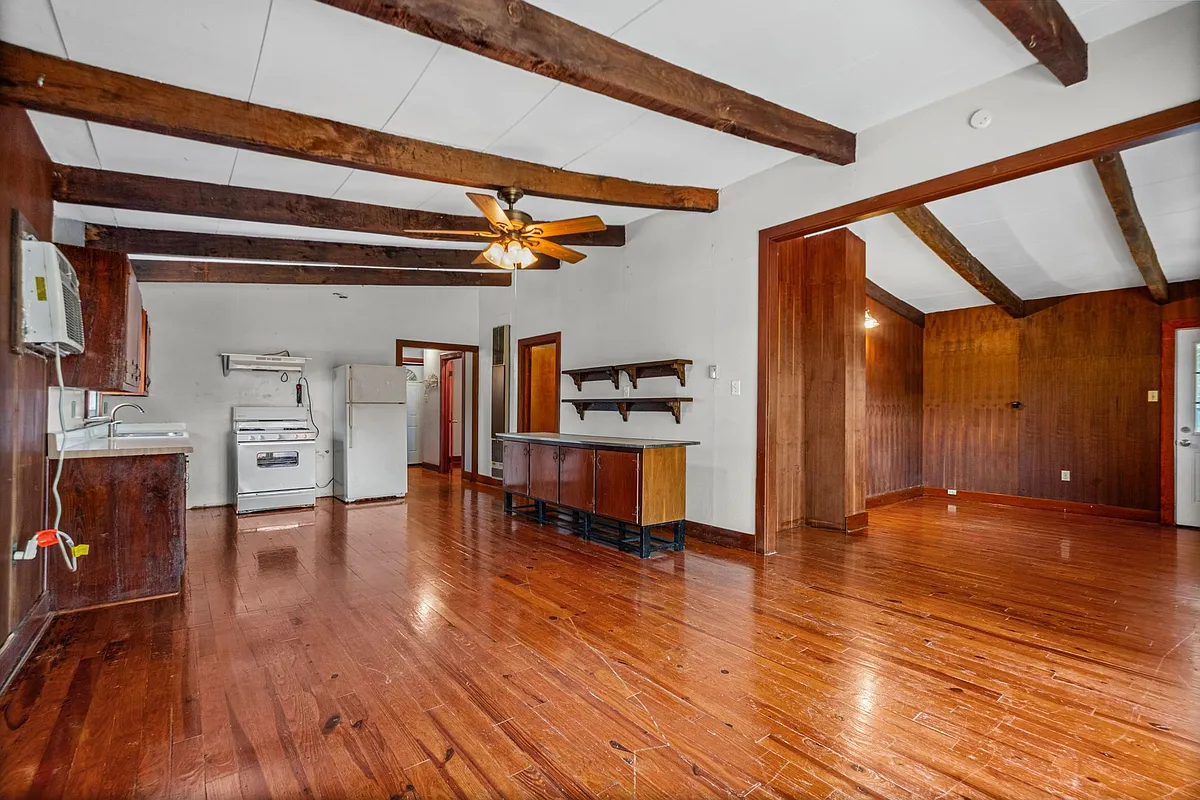 Building Photo - 3633 Marion Ave #2