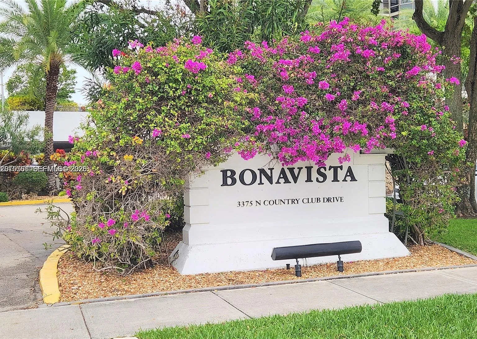 Bonavista Condo — Photo 1
