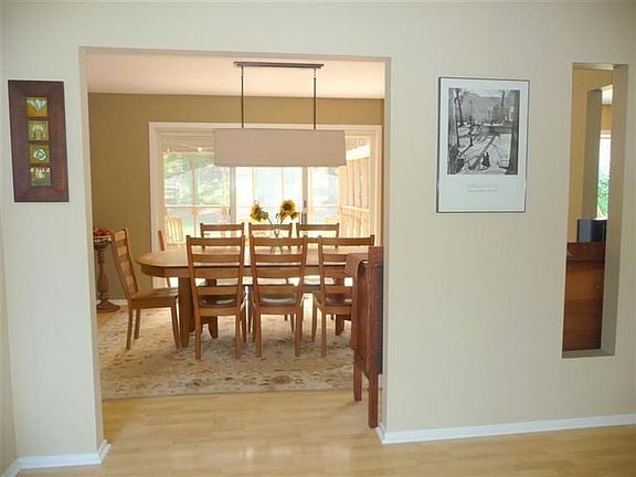 4th image of 2755 Holyoke Ln