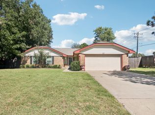 101 W Vail Dr, Yukon, OK 73099