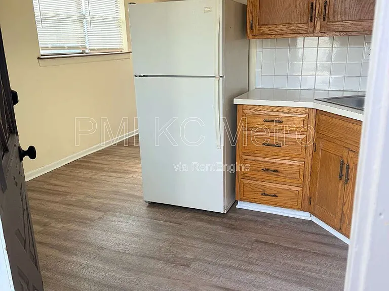 102 E Sunrise Dr — Photo 4