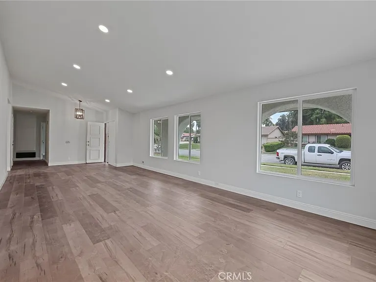 1624 Cordova Ave — Photo 3