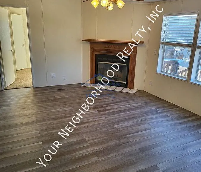 202 W El Paso Ave — Photo 3