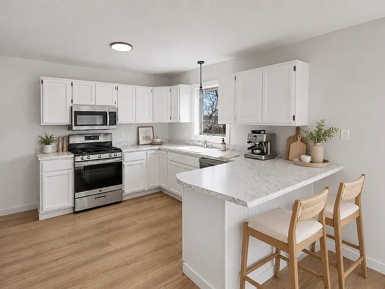 1283 N Wood St — Photo 3