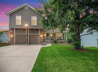 608 SW 15th Ter, Lees Summit, MO 64081