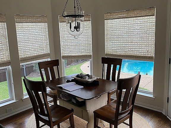 2nd image of 609 Bridlewood S