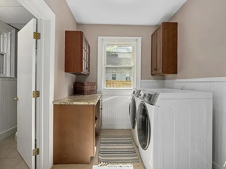 443 Hall St SE — Photo 7