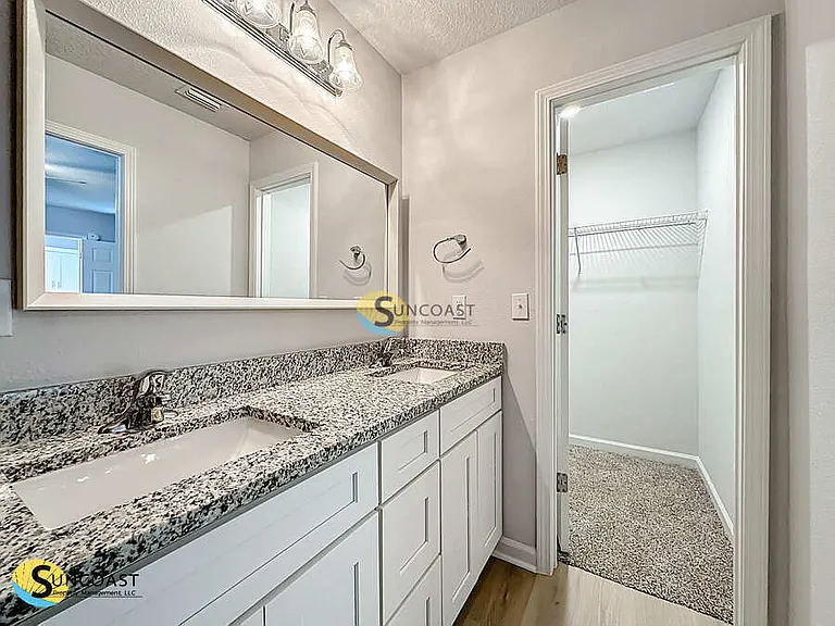 1336 W 30th St — Photo 17