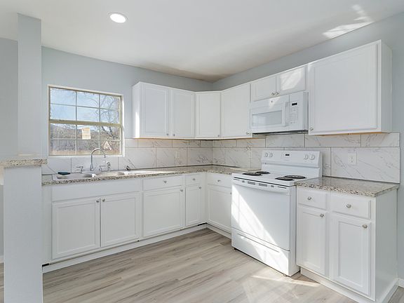 4th image of 4739 Stokes St