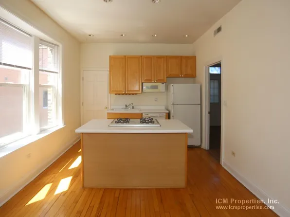 3829 N Southport Ave APT 4, Chicago, IL 60613