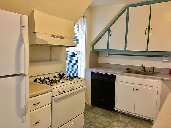 Kitchen with dishwasher
