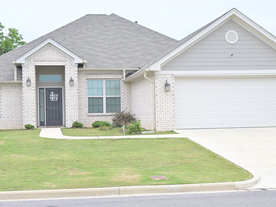 1st image of 528 Lismore Pl